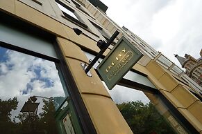 No.8 Waterloo Apartments