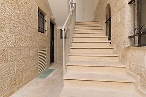 Best Location Jerusalem Stone Apartment