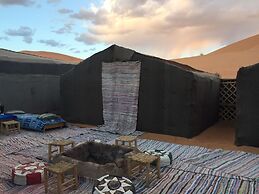 Sahara Sabaku Tour Camp