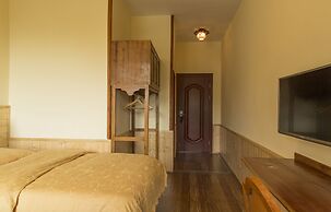 Snow Lion Riverside Resort