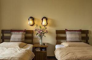 Snow Lion Riverside Resort