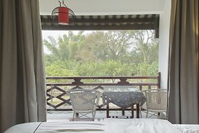 Snow Lion Riverside Resort