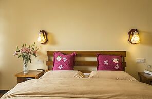 Snow Lion Riverside Resort