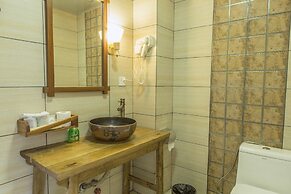 Snow Lion Riverside Resort