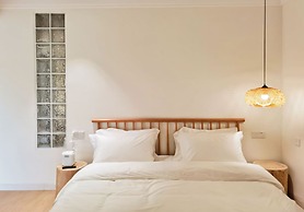 Riverside Retreat Hotel