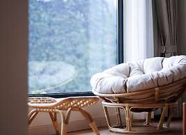 Riverside Retreat Hotel