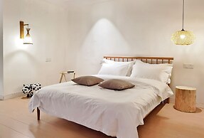 Riverside Retreat Hotel