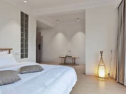 Riverside Retreat Hotel