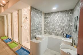 Seaview Capsule Hotel