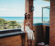 The Palms Resort & Bar