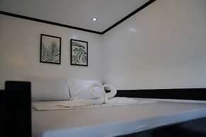 The Palms Resort & Bar