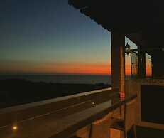 The Palms Resort & Bar