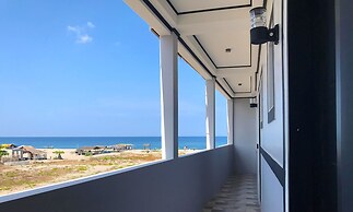 The Palms Resort & Bar