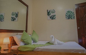 The Palms Resort & Bar