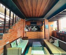 The Palms Resort & Bar