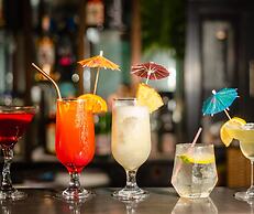 The Palms Resort & Bar
