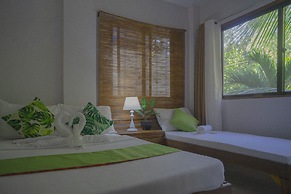 The Palms Resort & Bar