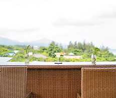 The Palms Resort & Bar