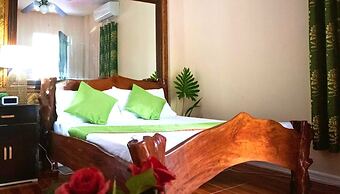 The Palms Resort & Bar