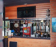 The Palms Resort & Bar