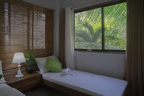 The Palms Resort & Bar