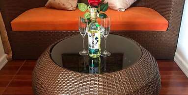The Palms Resort & Bar