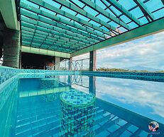 The Palms Resort & Bar