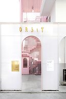 ORBIT Cafe & Guesthouse - Hostel