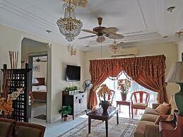 Aini's Guest House In Vista Amani Condo