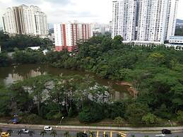 Aini's Guest House In Vista Amani Condo