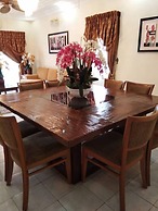 Aini's Guest House In Vista Amani Condo