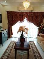 Aini's Guest House In Vista Amani Condo