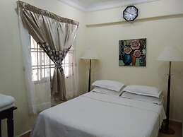 Aini's Guest House In Vista Amani Condo