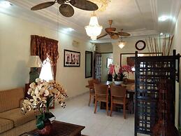 Aini's Guest House In Vista Amani Condo