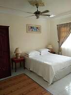 Aini's Guest House In Vista Amani Condo