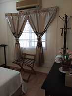 Aini's Guest House In Vista Amani Condo