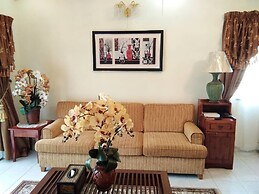 Aini's Guest House In Vista Amani Condo