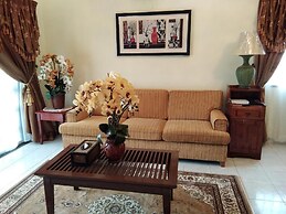 Aini's Guest House In Vista Amani Condo