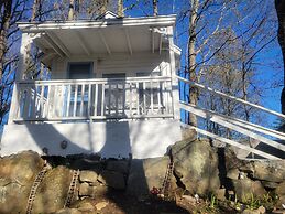 2 River Road Inn & Cottages