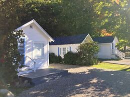 2 River Road Inn & Cottages