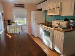 2 River Road Inn & Cottages
