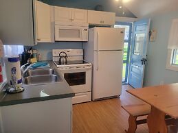 2 River Road Inn & Cottages