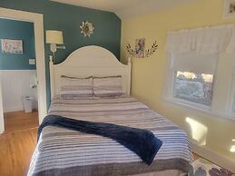 2 River Road Inn & Cottages