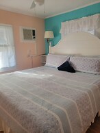 2 River Road Inn & Cottages