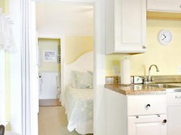 2 River Road Inn & Cottages