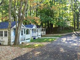 2 River Road Inn & Cottages