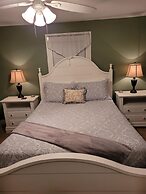 2 River Road Inn & Cottages