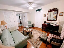 Colonial Beach Plaza Bed & Breakfast