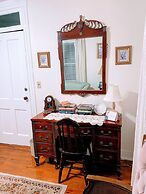 Colonial Beach Plaza Bed & Breakfast