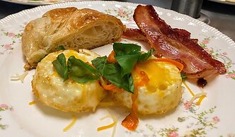 Colonial Beach Plaza Bed & Breakfast